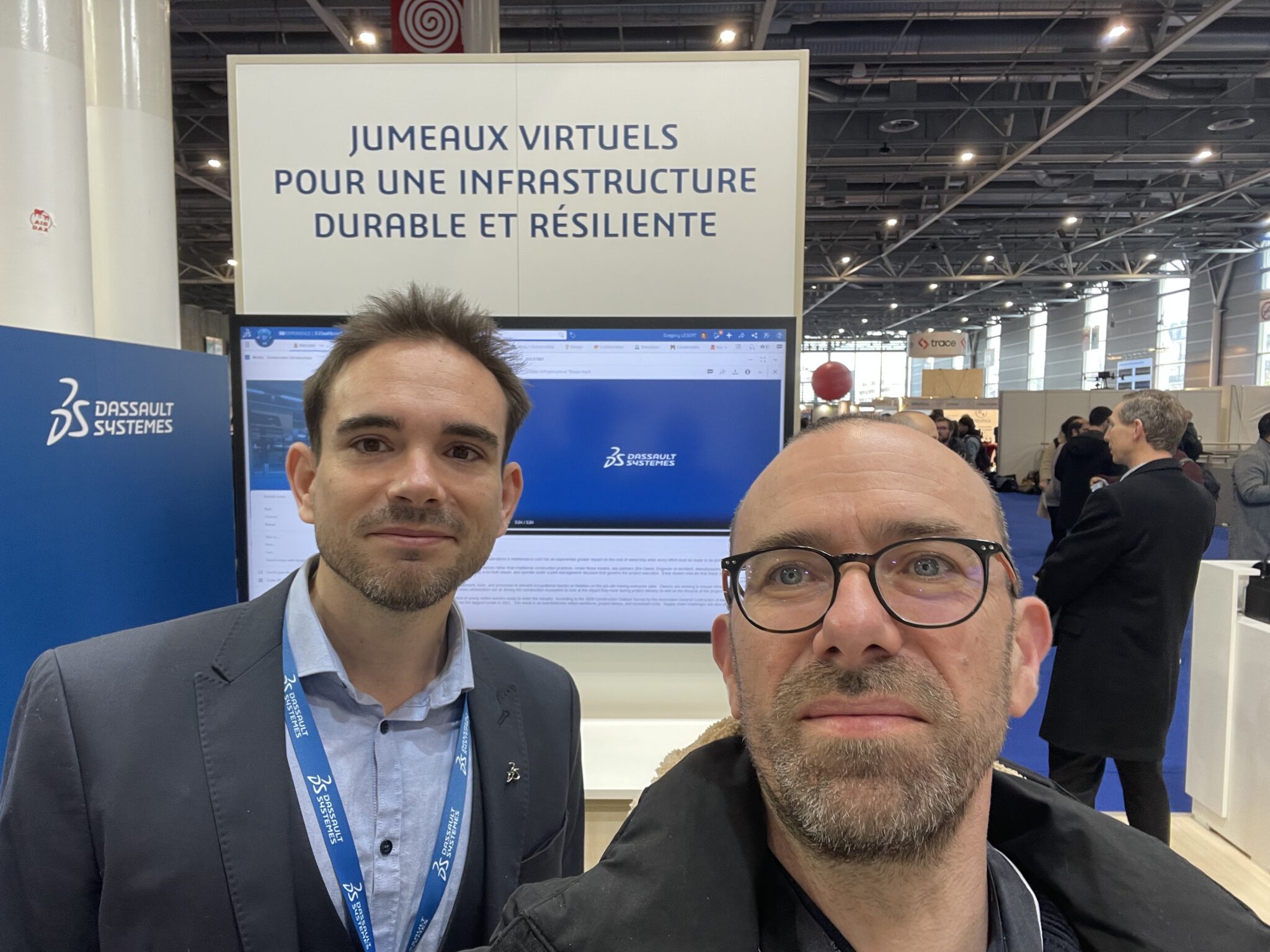 Présentation de la “3D expérience” sur le stand Dassault systemes